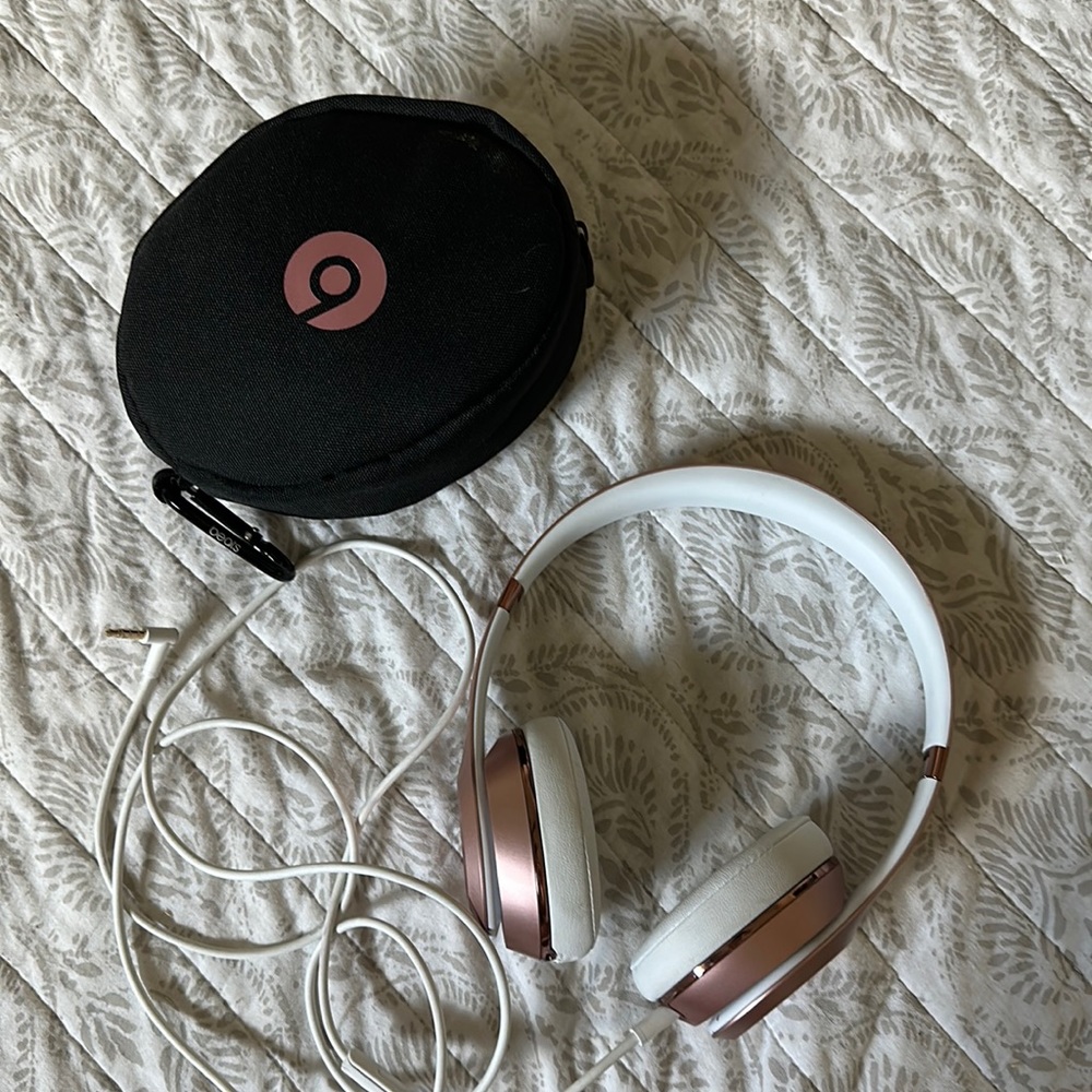 Beats by Dre rose gold